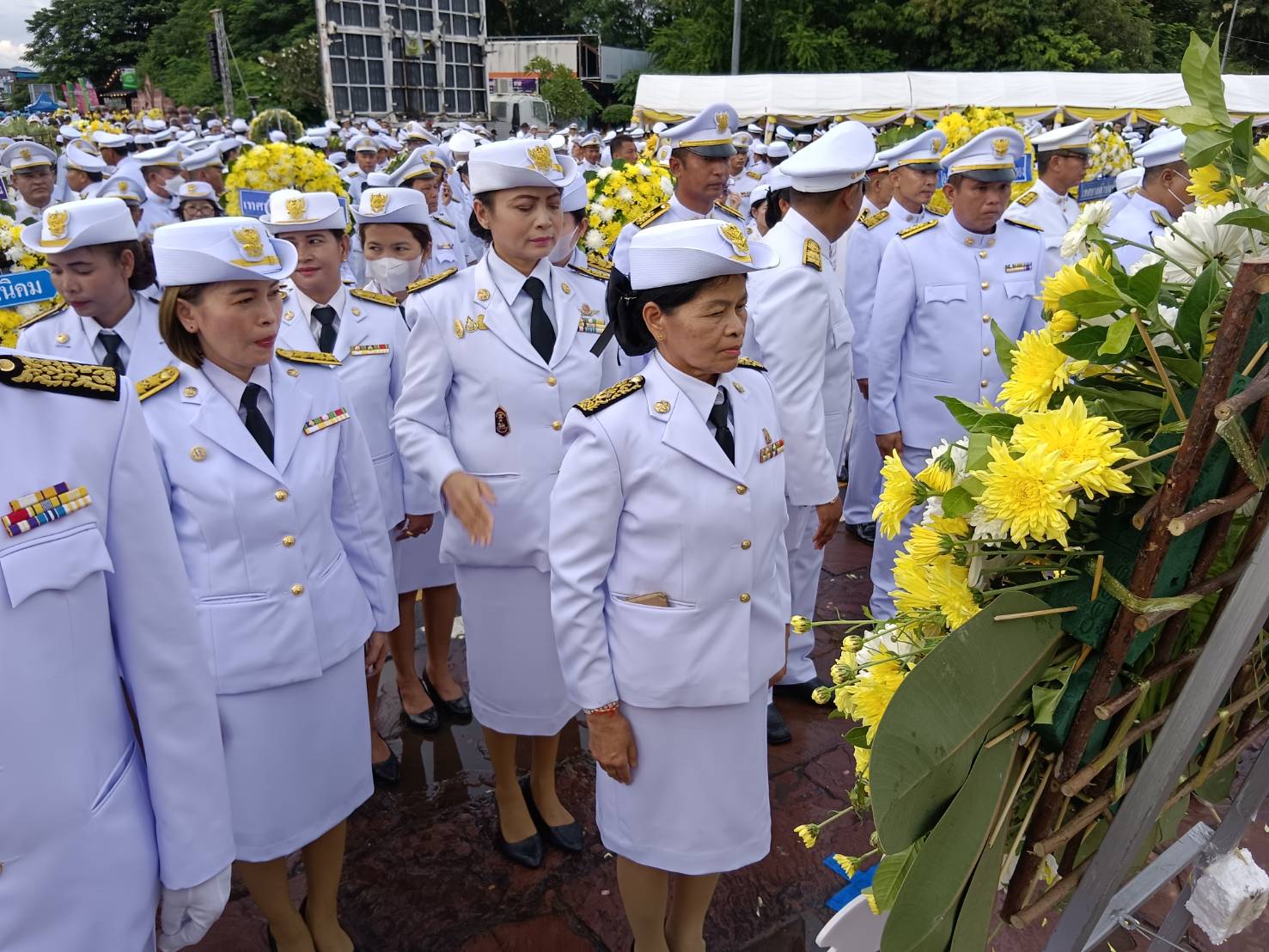 พิธีวางพวงมาลา ณ พระบรมราชานุสาวรีย์พระบาทสมเด็จพระพุทธยอดฟ้าจุฬาโลกหาราช (รัชกาลที่ 1)